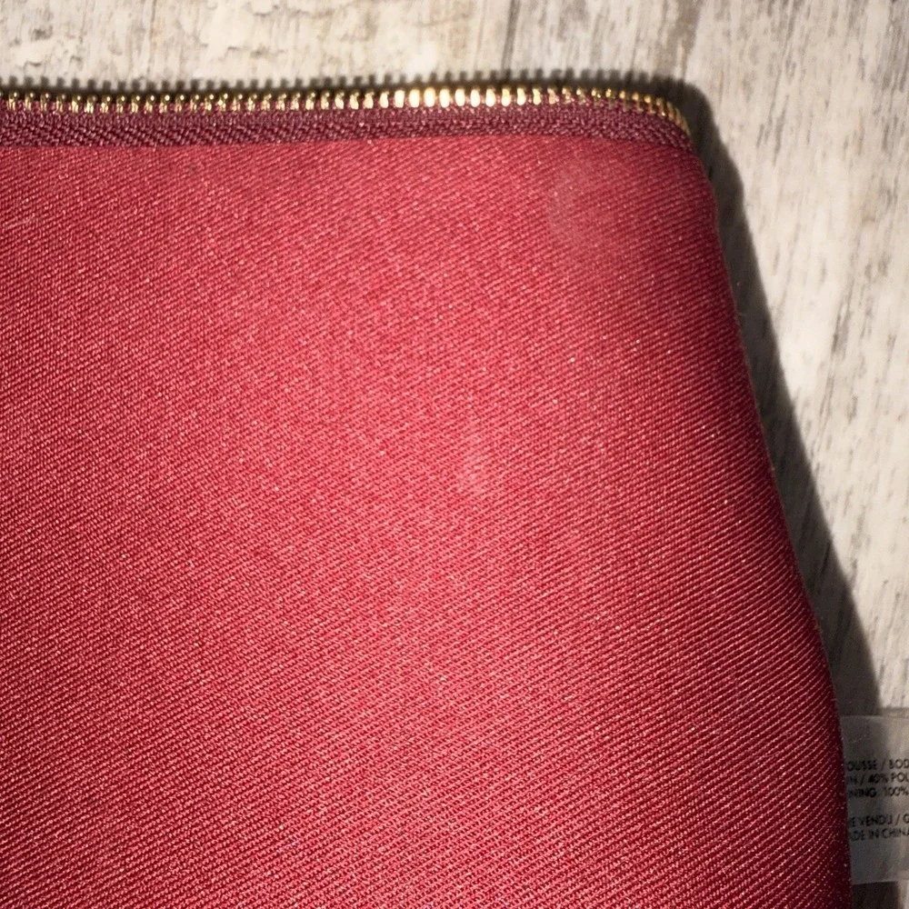 DOLCE & GABBANA BEAUTY RED MAROON ZIPPER POUCH VELOUR VELVET MAKEUP BAG TRAVEL